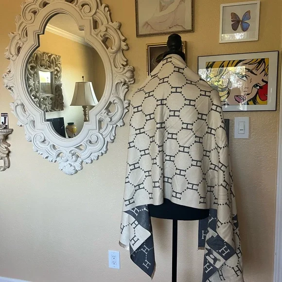 Beautiful Hermès, grey cream, Pashmina